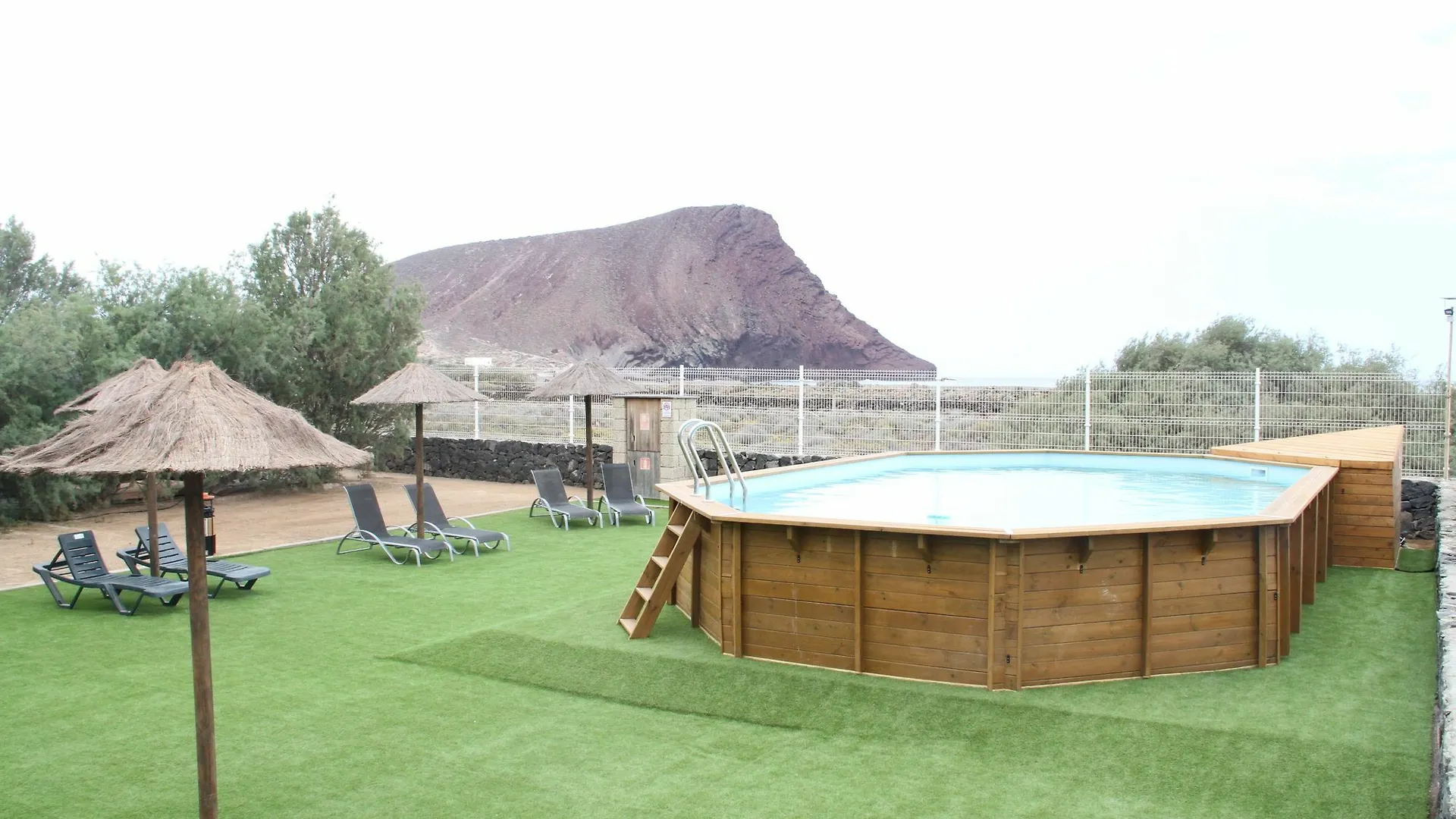 Eco-Wooden Houses Camping Montana Roja El Medano  El Medano (Tenerife)